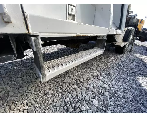 FREIGHTLINER M2 106 Step