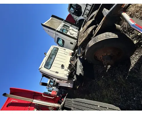 FREIGHTLINER M2-106 Step