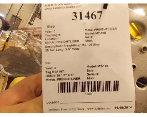 FREIGHTLINER M2-106 Step