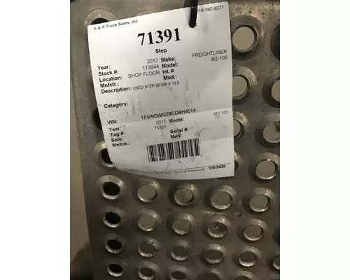 FREIGHTLINER M2-106 Step