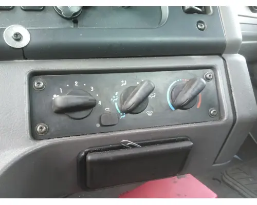 FREIGHTLINER M2 106 TEMPERATURE CONTROL