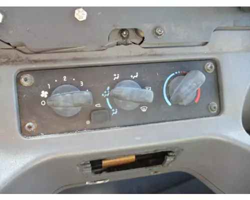 FREIGHTLINER M2 106 TEMPERATURE CONTROL