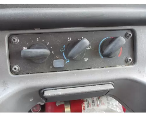 FREIGHTLINER M2 106 TEMPERATURE CONTROL