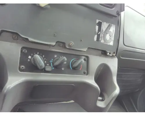 FREIGHTLINER M2 106 TEMPERATURE CONTROL