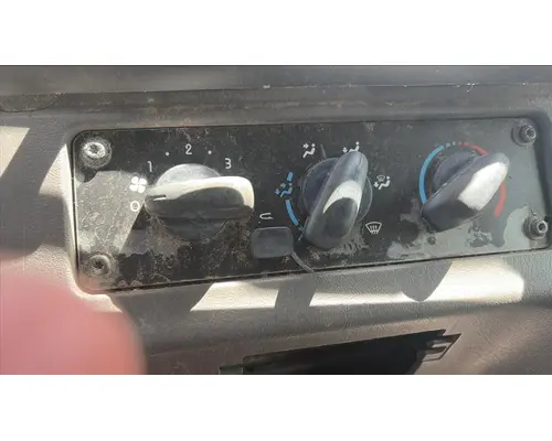 FREIGHTLINER M2 106 TEMPERATURE CONTROL