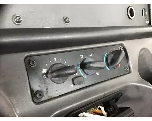 FREIGHTLINER M2 106 TEMPERATURE CONTROL