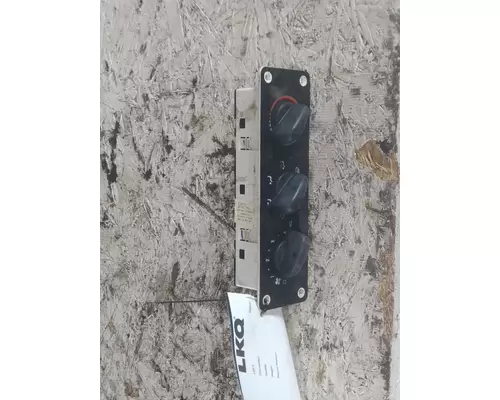 FREIGHTLINER M2 106 TEMPERATURE CONTROL