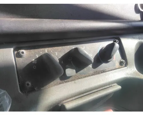 FREIGHTLINER M2 106 TEMPERATURE CONTROL