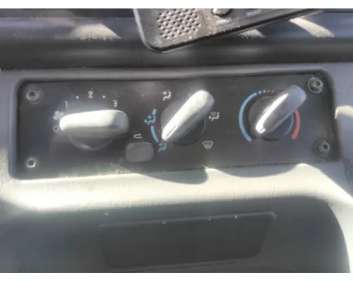 FREIGHTLINER M2 106 TEMPERATURE CONTROL