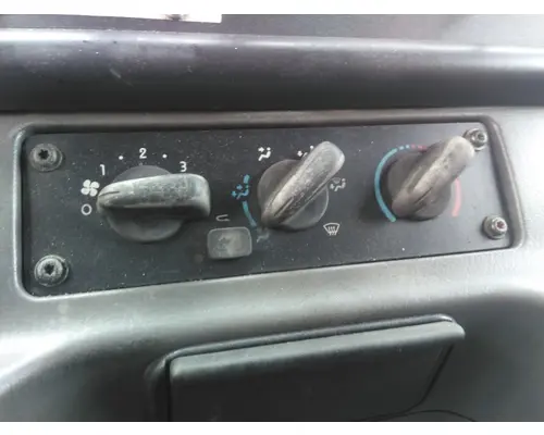 FREIGHTLINER M2 106 TEMPERATURE CONTROL