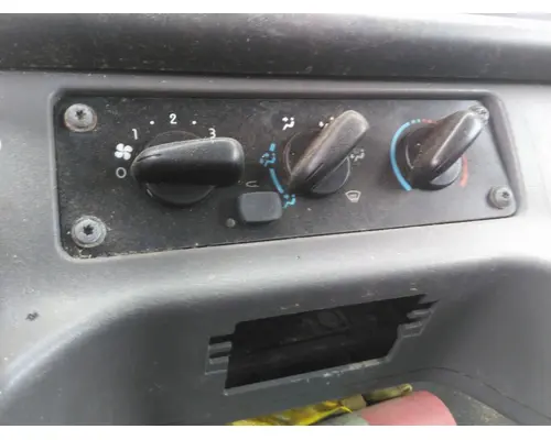 FREIGHTLINER M2 106 TEMPERATURE CONTROL