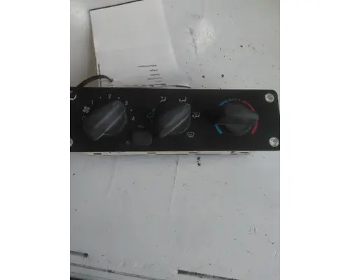 FREIGHTLINER M2 106 TEMPERATURE CONTROL