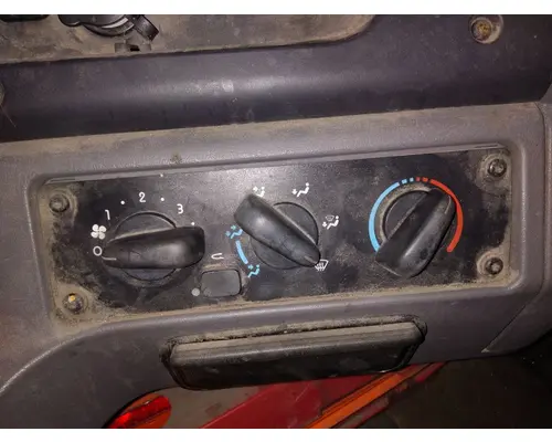 FREIGHTLINER M2 106 TEMPERATURE CONTROL