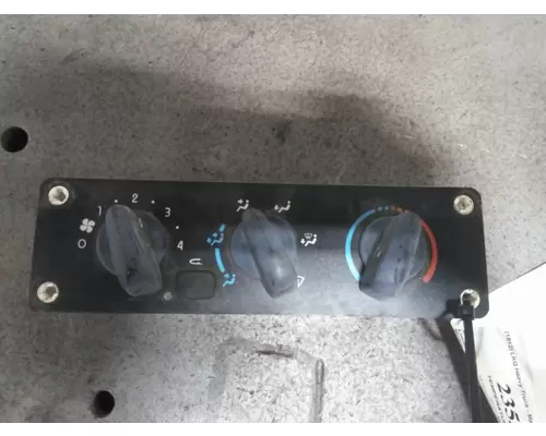 FREIGHTLINER M2 106 TEMPERATURE CONTROL