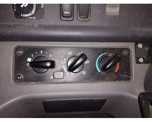FREIGHTLINER M2 106 TEMPERATURE CONTROL