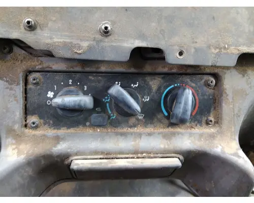 FREIGHTLINER M2 106 TEMPERATURE CONTROL