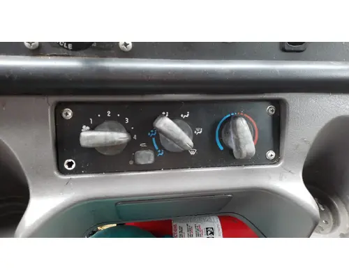 FREIGHTLINER M2 106 TEMPERATURE CONTROL
