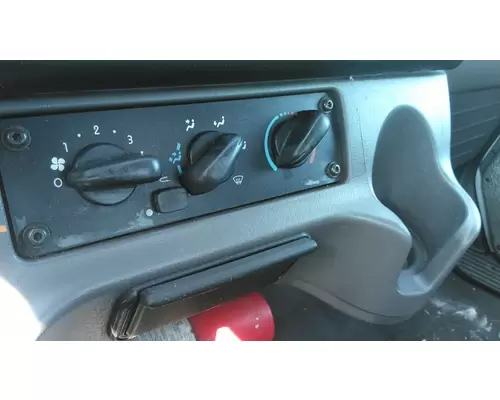 FREIGHTLINER M2 106 TEMPERATURE CONTROL