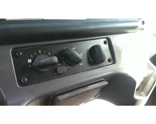 FREIGHTLINER M2 106 TEMPERATURE CONTROL