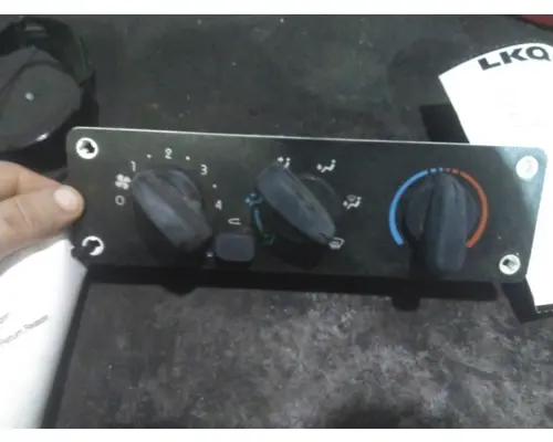 FREIGHTLINER M2 106 TEMPERATURE CONTROL