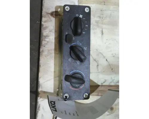 FREIGHTLINER M2 106 TEMPERATURE CONTROL