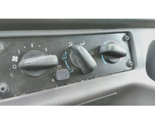 FREIGHTLINER M2 106 TEMPERATURE CONTROL