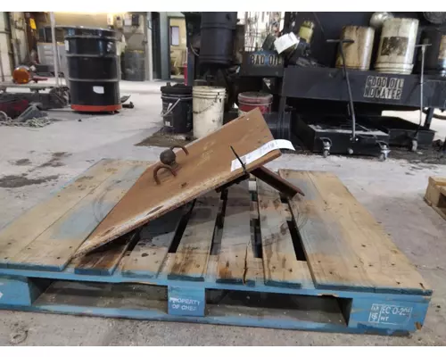 FREIGHTLINER M2 106 TRAILER HITCH