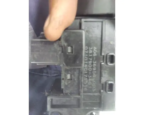 FREIGHTLINER M2 106 TURN SIGNAL SWITCH