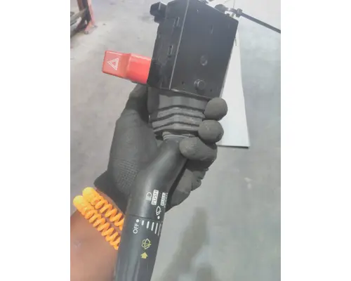 FREIGHTLINER M2 106 TURN SIGNAL SWITCH