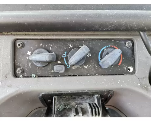 FREIGHTLINER M2 106 Temperature Control