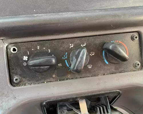 FREIGHTLINER M2 106 Temperature Control