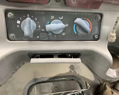 FREIGHTLINER M2 106 Temperature Control