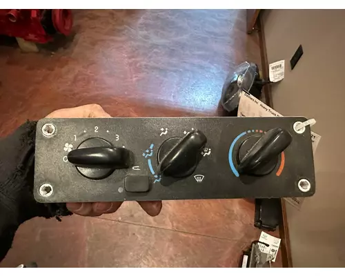 FREIGHTLINER M2 106 Temperature Control