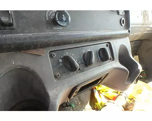 FREIGHTLINER M2 106 Temperature Control
