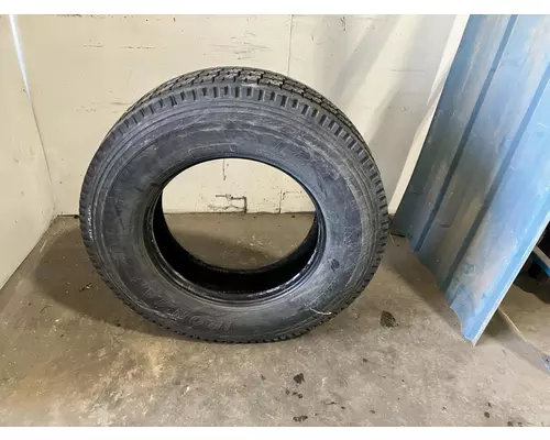 FREIGHTLINER M2-106 Tires