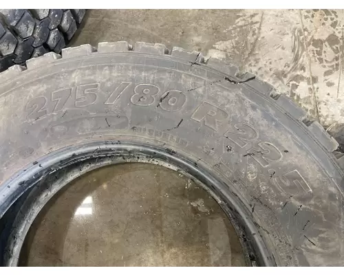 FREIGHTLINER M2-106 Tires