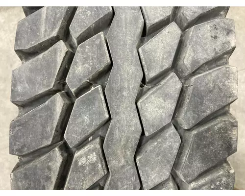 FREIGHTLINER M2-106 Tires