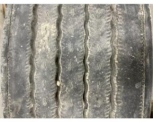 FREIGHTLINER M2-106 Tires