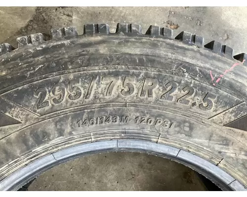 FREIGHTLINER M2-106 Tires