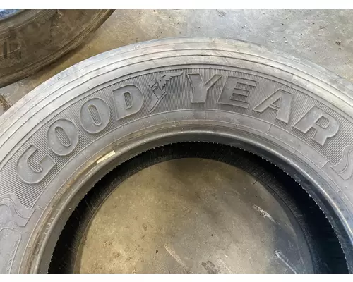 FREIGHTLINER M2-106 Tires