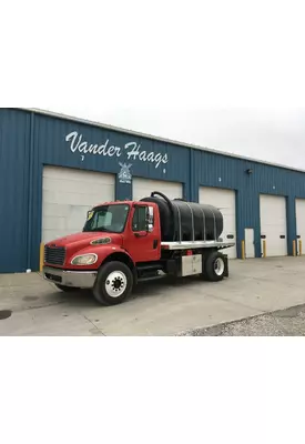 FREIGHTLINER M2-106 Truck