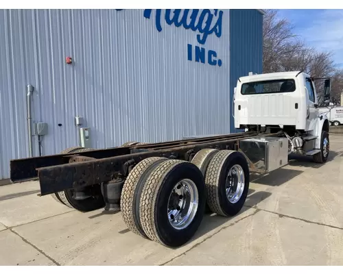 FREIGHTLINER M2-106 Truck