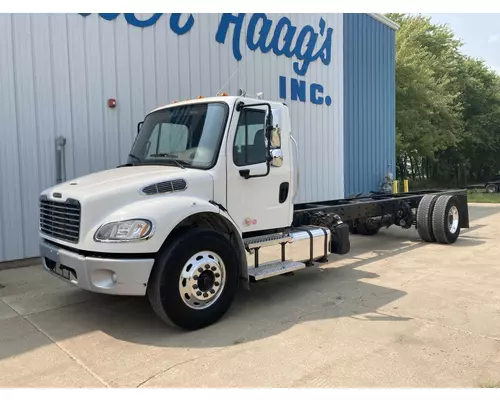 FREIGHTLINER M2-106 Truck