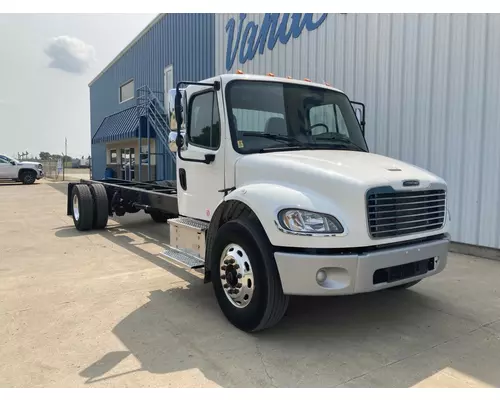 FREIGHTLINER M2-106 Truck