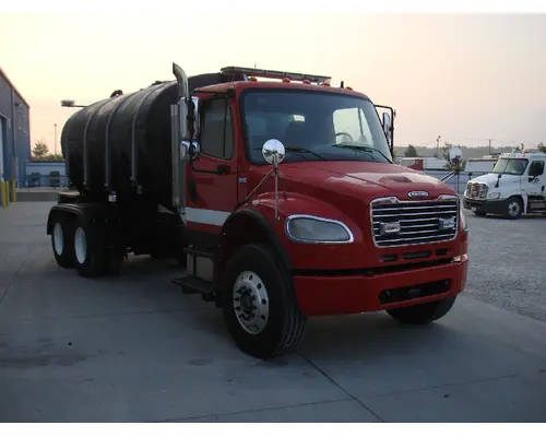 FREIGHTLINER M2-106 Truck