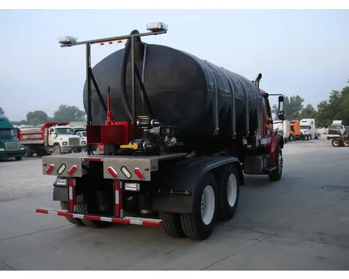 FREIGHTLINER M2-106 Truck