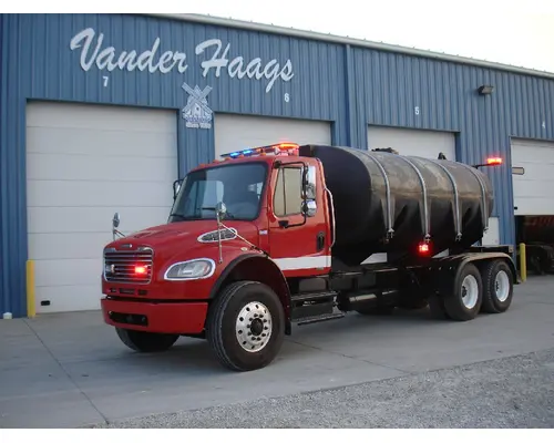 FREIGHTLINER M2-106 Truck