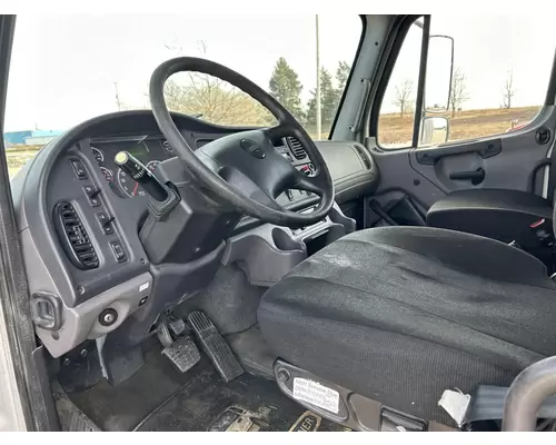 FREIGHTLINER M2-106 Truck