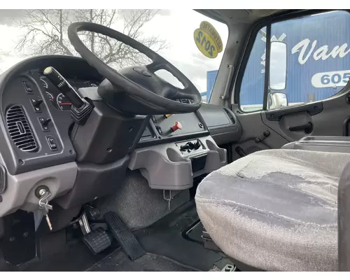 FREIGHTLINER M2-106 Truck