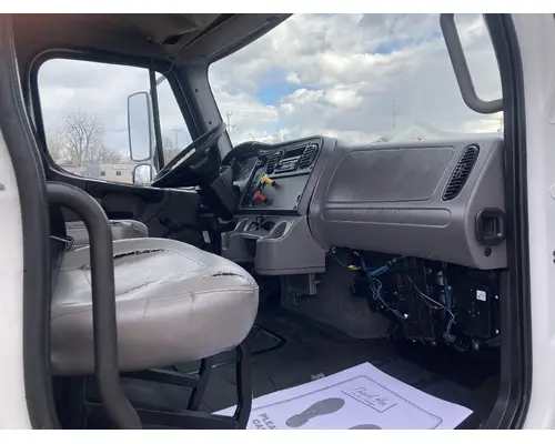 FREIGHTLINER M2-106 Truck